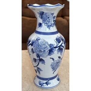 Japanese Arita Ware Blue & WHITE FLORAL Vase Vintage Beautiful Antique Design